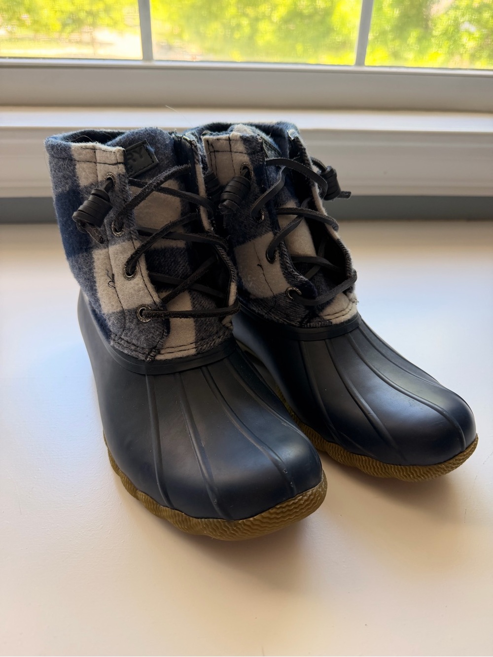 Sperry shoes Women’s saltwater duck boots Buffalo check navy size 5.5